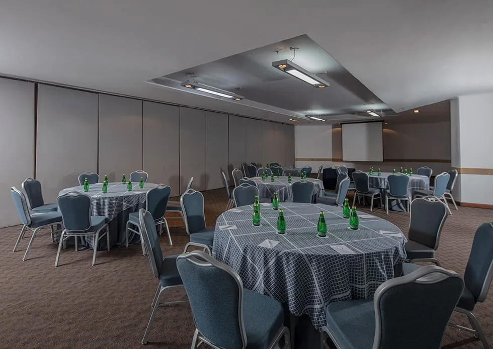 Salones de eventos con montajes ideales para reuniones empresariales en Puebla