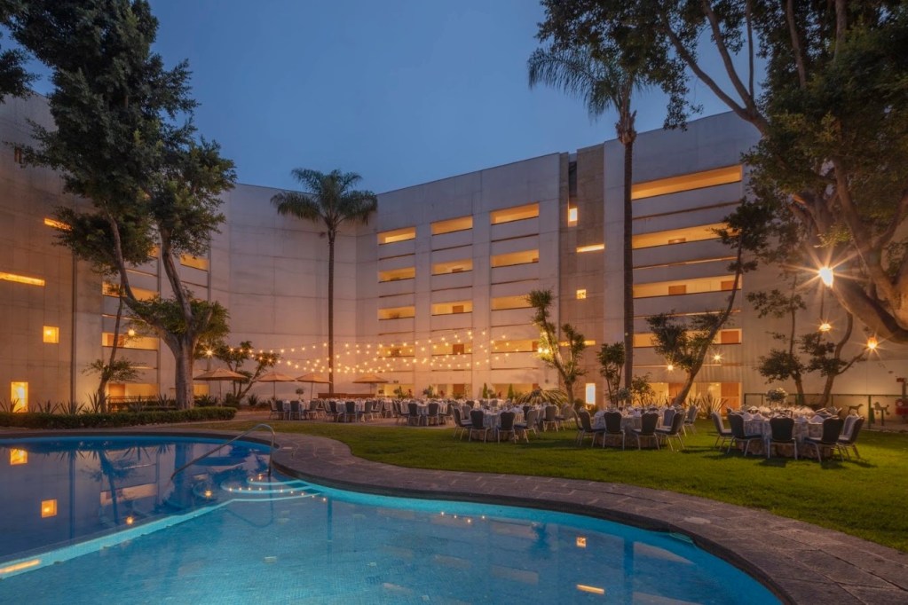 Heated pool and leisure area for downtime during a business stay in Puebla